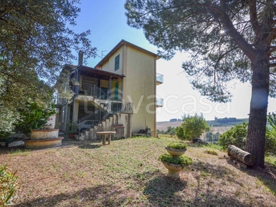 Villa in vendita a Castiglione del Lago via Cellaio