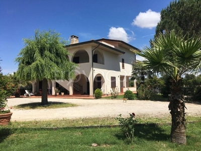 Villa in vendita a Castiglione del Lago via degli Artigiani, 3