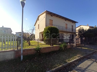 Villa in vendita a Castiglione del Lago via Roma, 152