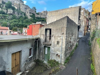 Villa in vendita a Castiglione di Sicilia via Pagana, 36