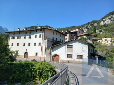 Villa in vendita a Drena via Trento 1