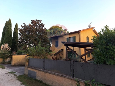 Villa in vendita a Foligno via Monte Serano, 3A
