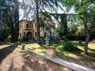Villa in vendita a Foligno viale Firenze, 103