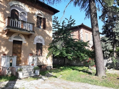 Villa in vendita a Foligno viale Roma, 8