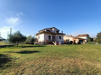 Villa in vendita a Gualdo Cattaneo strada Provinciale di Collazzone