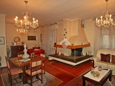 Villa in vendita a Gualdo Tadino via lussemburgo