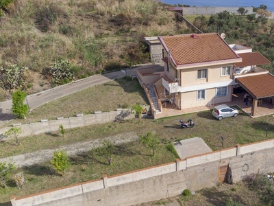 Villa in vendita a Messina via Castellana