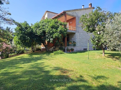 Villa in vendita a Montefalco località centro-pietrauta, 101