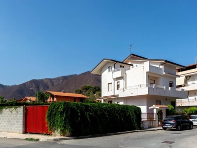 Villa in vendita a Oliveri via Salvatore Quasimodo