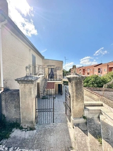 Villa in vendita a Palazzo Adriano via Madonna dei Miracoli