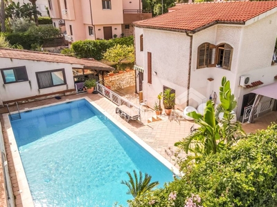 Villa in vendita a Palermo via Cassandra