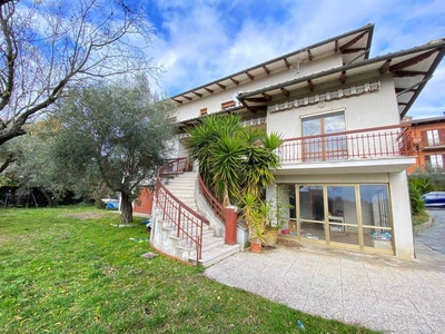Villa in vendita a Passignano sul Trasimeno via dei Mandorli, 28