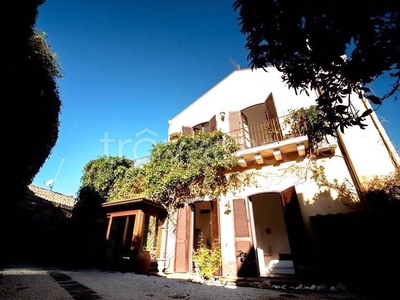 Villa in vendita a San Giovanni la Punta via Roma, 171