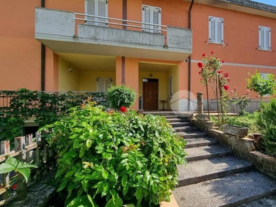 Villa in vendita a Spoleto via capezzano, 13