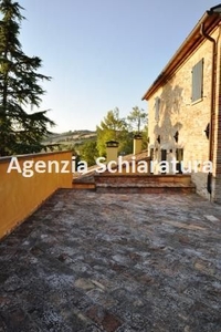 Villa in Vendita in a Urbino