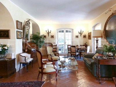 Prestigiosa villa di 400 mq in vendita, Strada Vicinale della Canova, Abbiategrasso, Lombardia