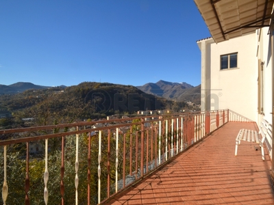 Villa singola a Valdagno, 7 locali, 1 bagno, giardino privato, garage