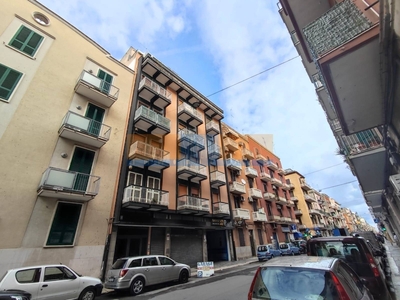 Appartamento di 3 vani /105 mq a Bari (zona LIBERTÀ)