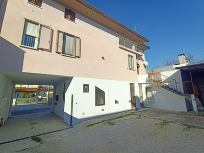 Casa indipendente con terrazzo a Pasian di Prato