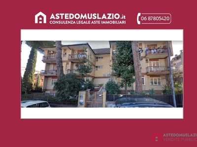 Appartamento in Vendita a Roma Via Al Quarto Miglio