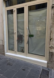 Capannone / Fondo - Commerciale a Pietrasanta