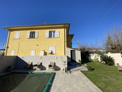 Casa indipendente in Vendita a Castelnuovo Magra Via dei Laghi