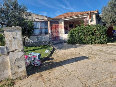 Casa indipendente in vendita a Chiaramonte Gulfi