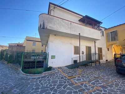 Casa indipendente in Vendita a Torre De' Passeri Via Paradiso