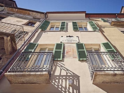 Edificio-Stabile-Palazzo in Vendita a Ivrea - 550000 Euro