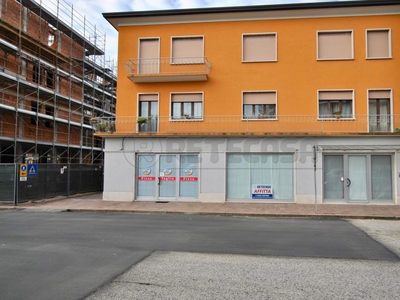 Palazzina commerciale in affitto a Trissino