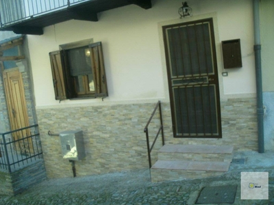 Palazzo - Stabile in Vendita a Valle San Nicolao