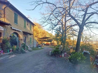 Casale Rustico in Vendita a Cavallano, Casole d'Elsa: Posizione Strategica e Vista Incantevole