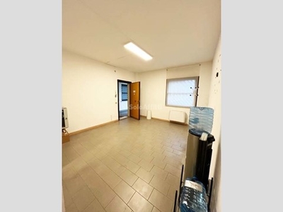 Ufficio in Affitto a Pesaro, zona Torraccia, 1'100€, 175 m²
