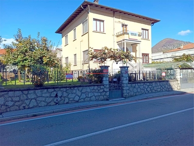Villa bifamiliare in vendita a Verbania