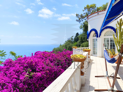 Villa con giardino in corso montecarlo, Ventimiglia