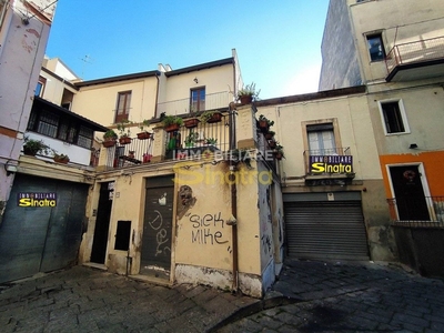 Casa Indipendente in vendita a Paternò piazza Regina Elena