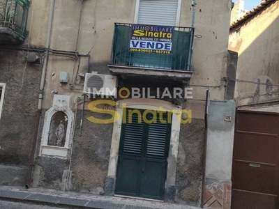 Casa Indipendente in vendita a Paternò via Circumvallazione, 121