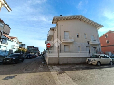 Appartamento in vendita a Pineto via Antonio Gramsci, 1