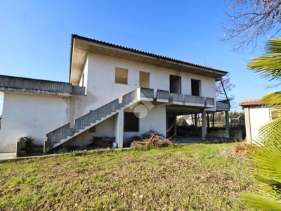 Casa Indipendente in vendita a Roseto degli Abruzzi via ss150, 2