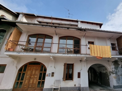 Casa semi indipendente in vendita a Cossato Biella