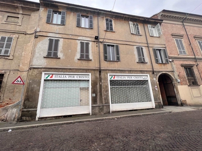 Palazzo in vendita a Piacenza P.zza Borgo