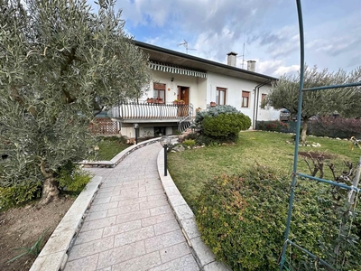 Villa bifamiliare in vendita a Belfiore Verona Centro