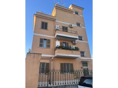 Appartamento in vendita a Roma Monte Spaccato