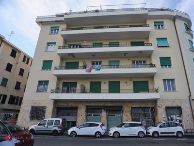 Appartamento in Vendita in Piazza Lido di Pegli a Genova
