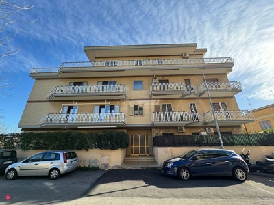 Appartamento in Vendita in Via Cantello 13 a Roma