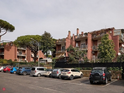 Appartamento in Vendita in Via Gravina di Puglia 41 a Roma