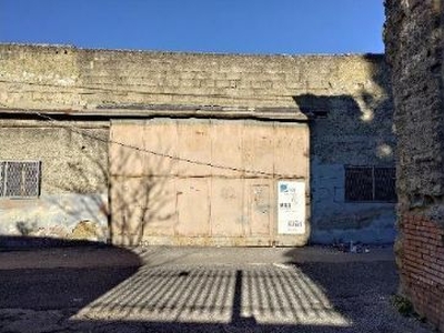 Capannone in Vendita in Via Fontanelle Al Trivio a Napoli