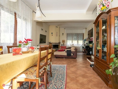 Casa Bi/Trifamiliare in Vendita in Via alla Costa di Bavari 2 a Genova