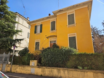 Casa indipendente in Vendita in Via Antonio Zannoni 10 a Bologna