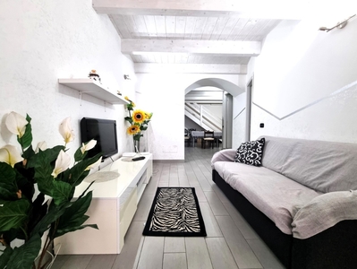 Casa semindipendente a Catanzaro, 5 locali, 2 bagni, 135 m² in vendita